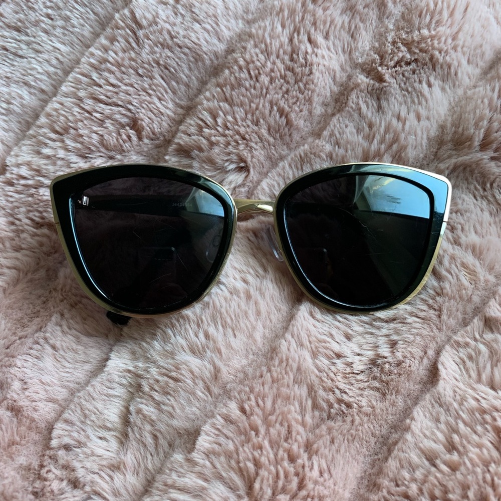oversized sunnies